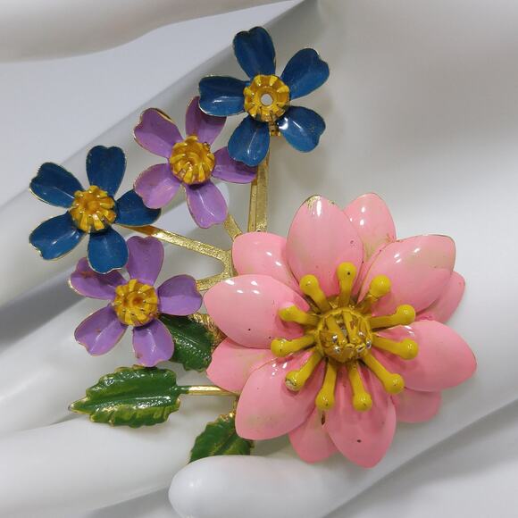 Vintage Enamel Floral Brooch, Pink Blue Lavender Gold, 1960s Jewelry - Picture 2 of 10